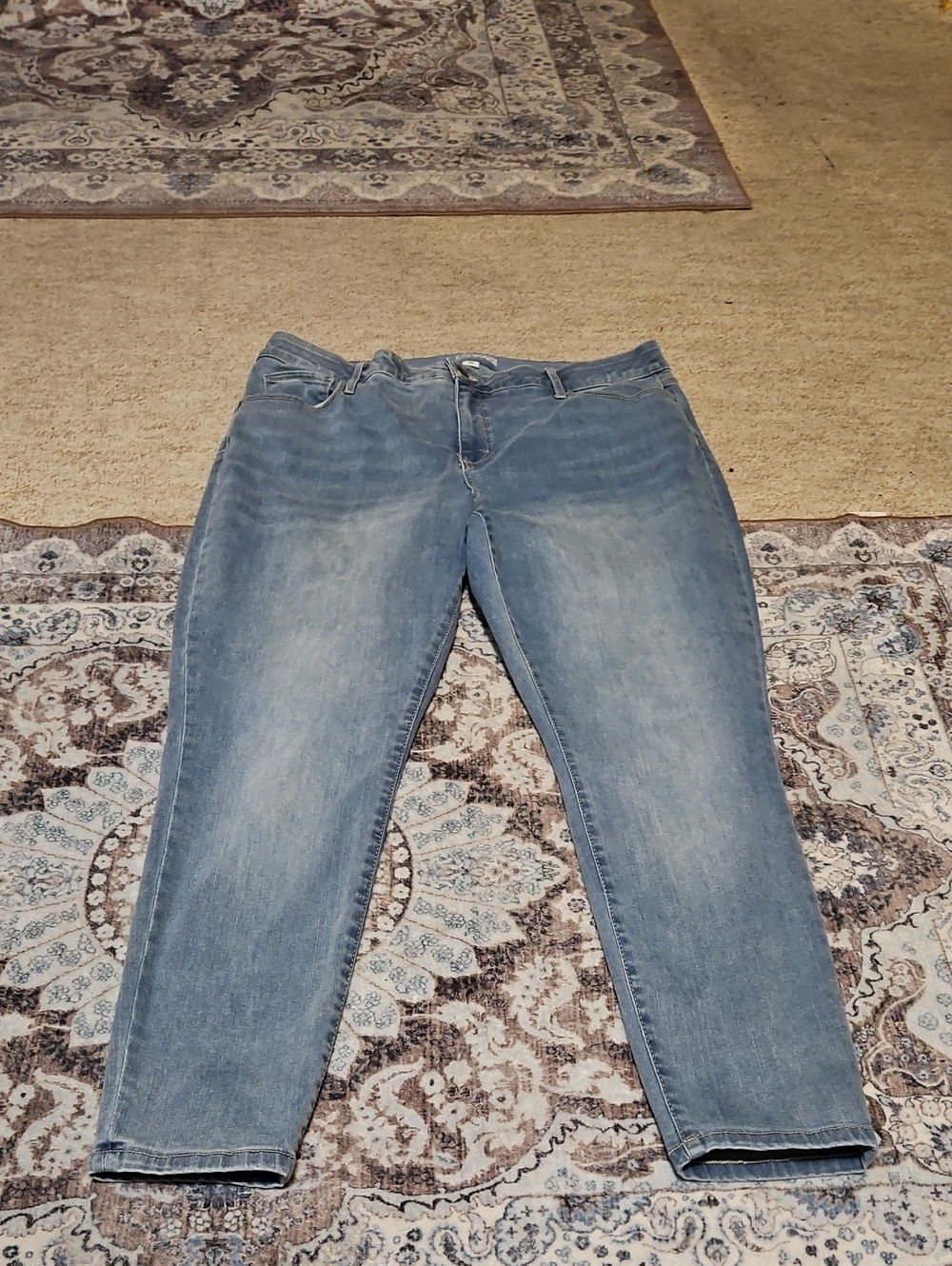 Ava & Viv Light Wash Straight Leg Jeans